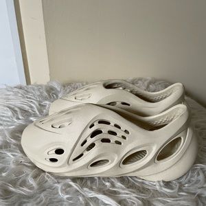 Yeezy Foam Runner (Sand)